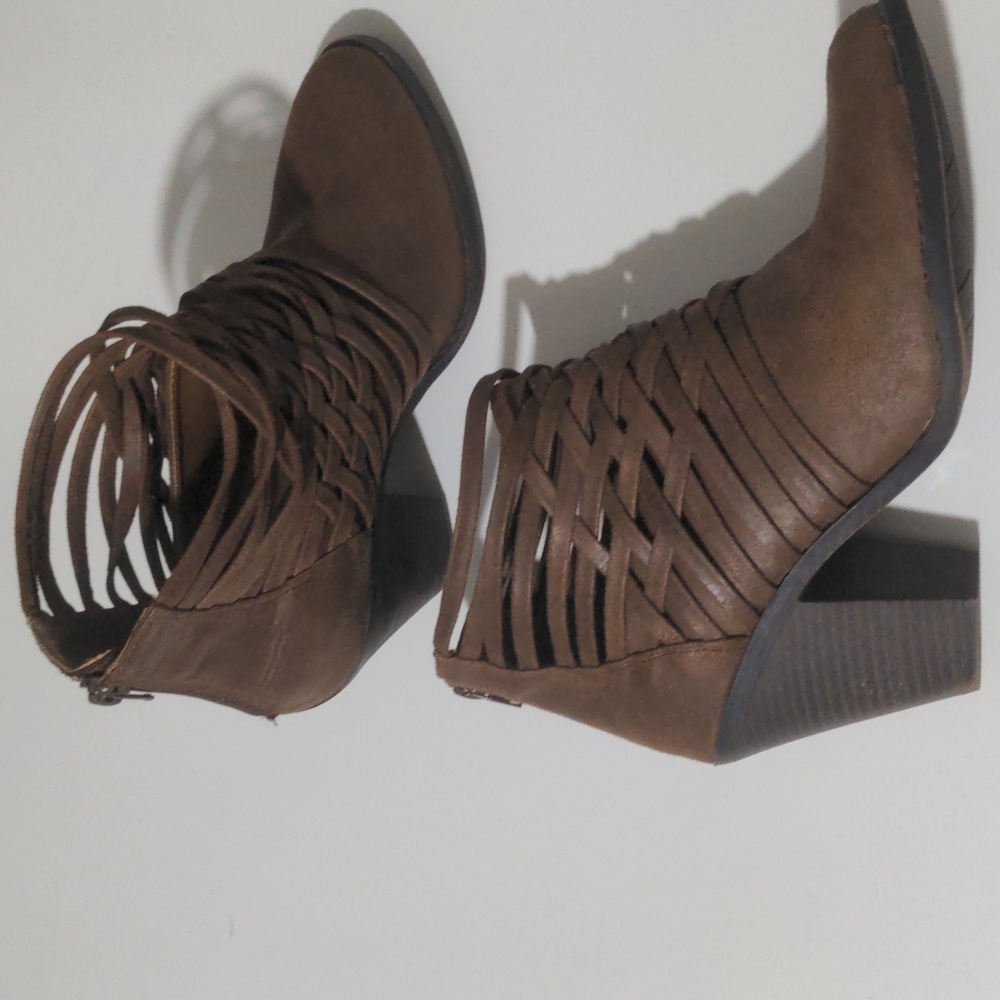 Fergalicious Women's Brown Weaved Back Zip Heeled Boots. Size 10 M